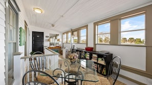 In-room dining - Eagles Nest at Villas on the Bay Retreat for 4! (St. Augustine)