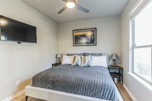 House, Multiple Beds, Kitchen, Garden View (Austin's Cozy Corner) | 2 bedrooms, individually decorated, individually furnished, free WiFi