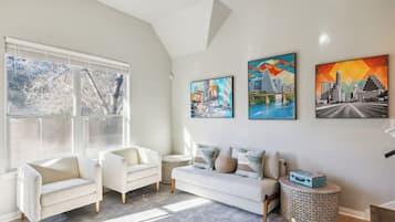 House, Multiple Beds, Kitchen, Garden View (Austin's Cozy Corner) | Living area | 42-inch flat-screen TV with digital channels