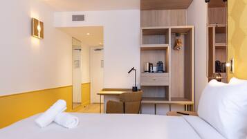 Standard Room, 2 Twin Beds | Premium bedding, Select Comfort beds, in-room safe, laptop workspace