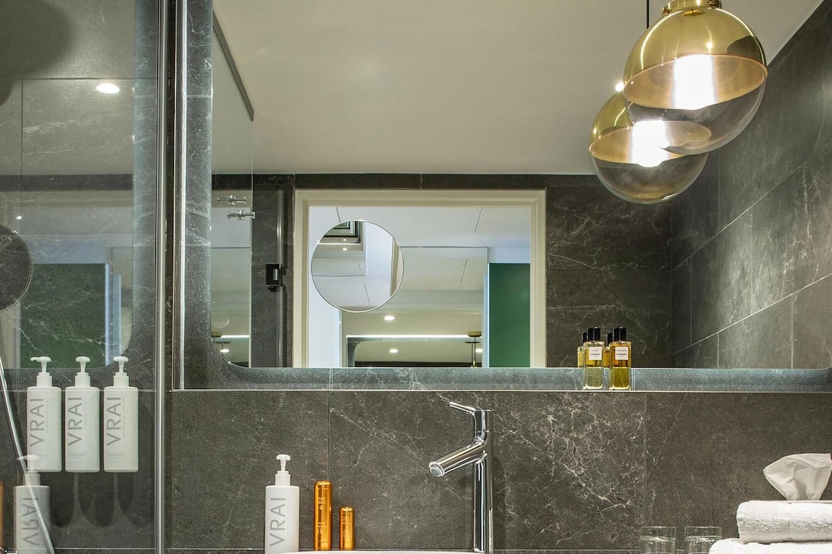 Salle de bain accessible aux personnes à mobilité réduite