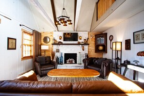Smart TV, fireplace, computer monitors