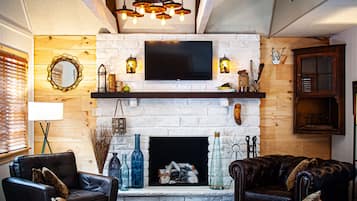 Smart TV, fireplace, computer monitors