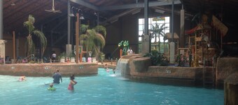 Mtn Modern Couples Retreat PetFriendly;FencedYard;Lake;Beach;Pool;JimThorpe;Ski