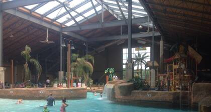 Mtn Modern Couples Retreat PetFriendly;FencedYard;Lake;Beach;Pool;JimThorpe;Ski