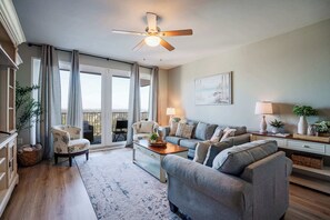 Living area - Whitesands Retreat Incredible Resort Home! (Panama City Beach)