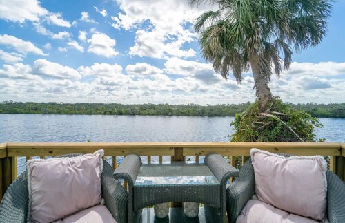 River Cabin Million Dollar View! 