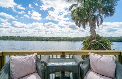 River Cabin Million Dollar View! 