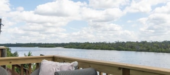 River Cabin Million Dollar View! 