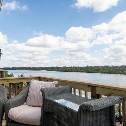 River Cabin Million Dollar View! 