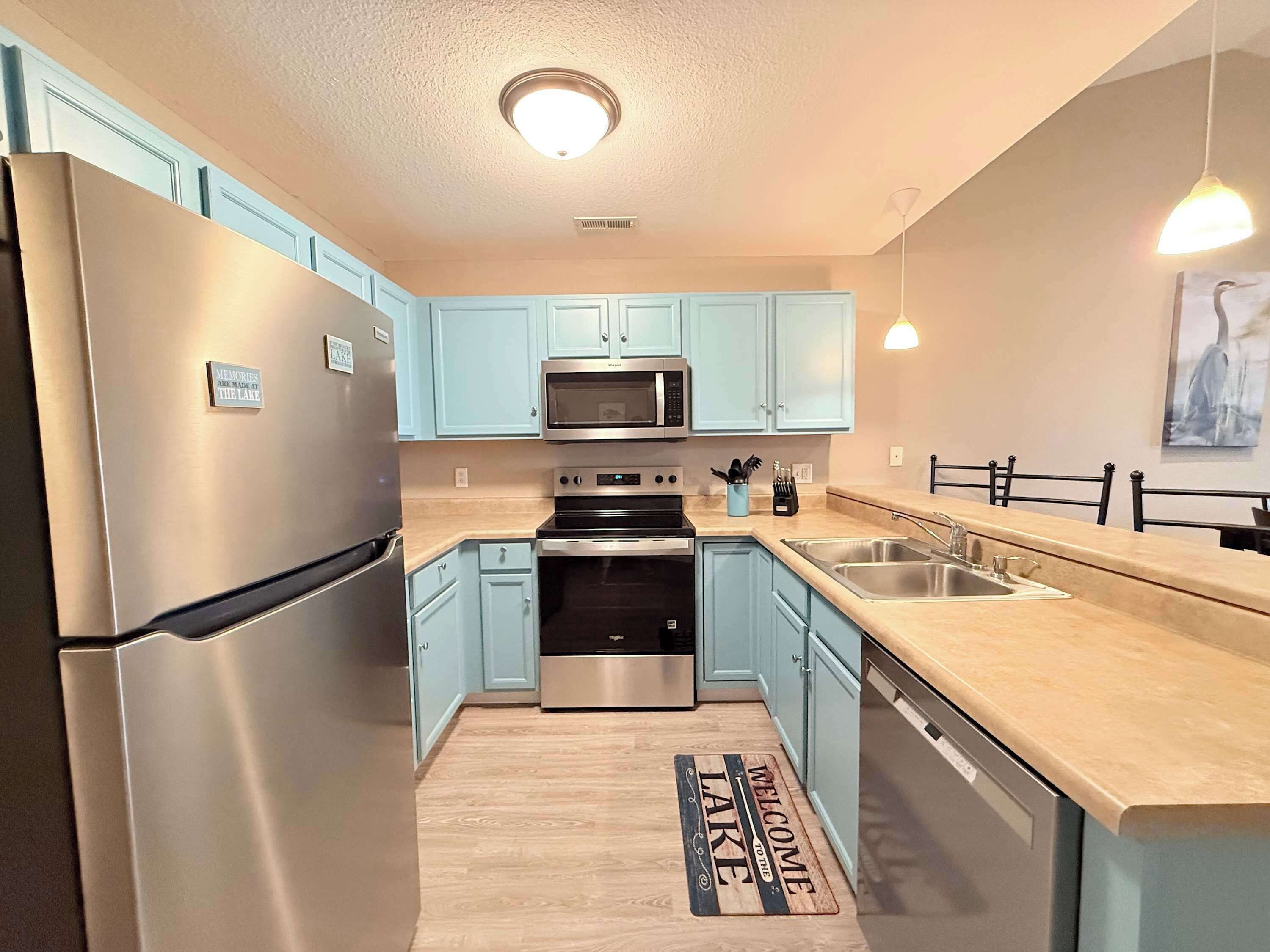 Condo, nhiều giường, có thể sử dụng hồ bơi (Highland Lake View) | Bếp riêng | Tủ lạnh, lò vi sóng, lò nướng, bếp nấu 