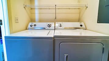 Condo, Multiple Beds, Pool Access (Highland Lake View) | Interior