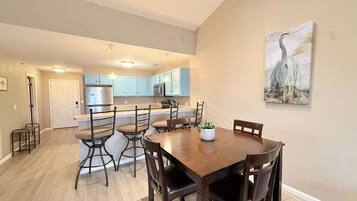 Condo, Multiple Beds, Pool Access (Highland Lake View) | Dining