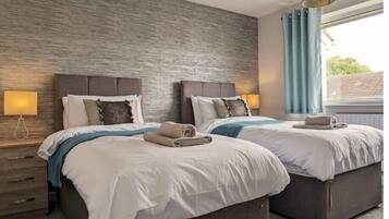 4 soverom, strykejern/-brett, wi-fi (inkludert) og sengetøy