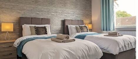 4 bedrooms, iron/ironing board, free WiFi, bed sheets