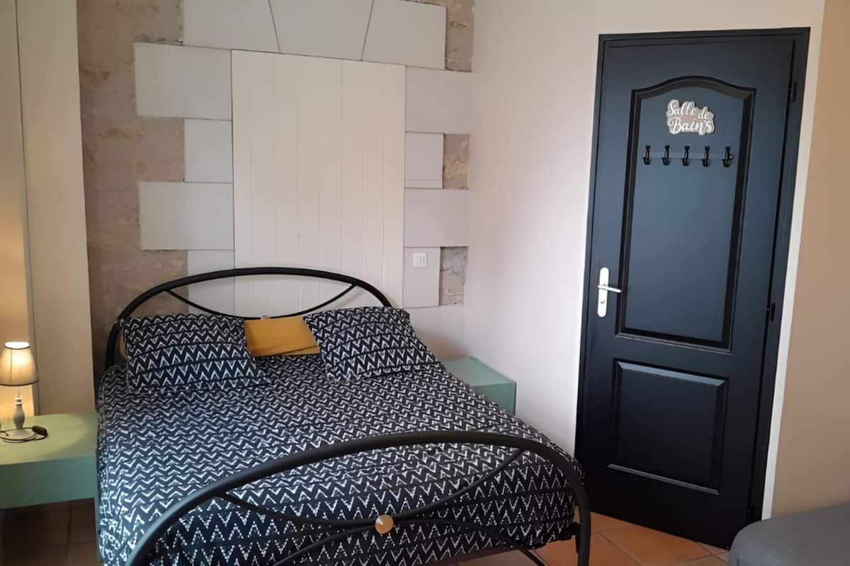 Laptop workspace, soundproofing, cots/infant beds, free WiFi