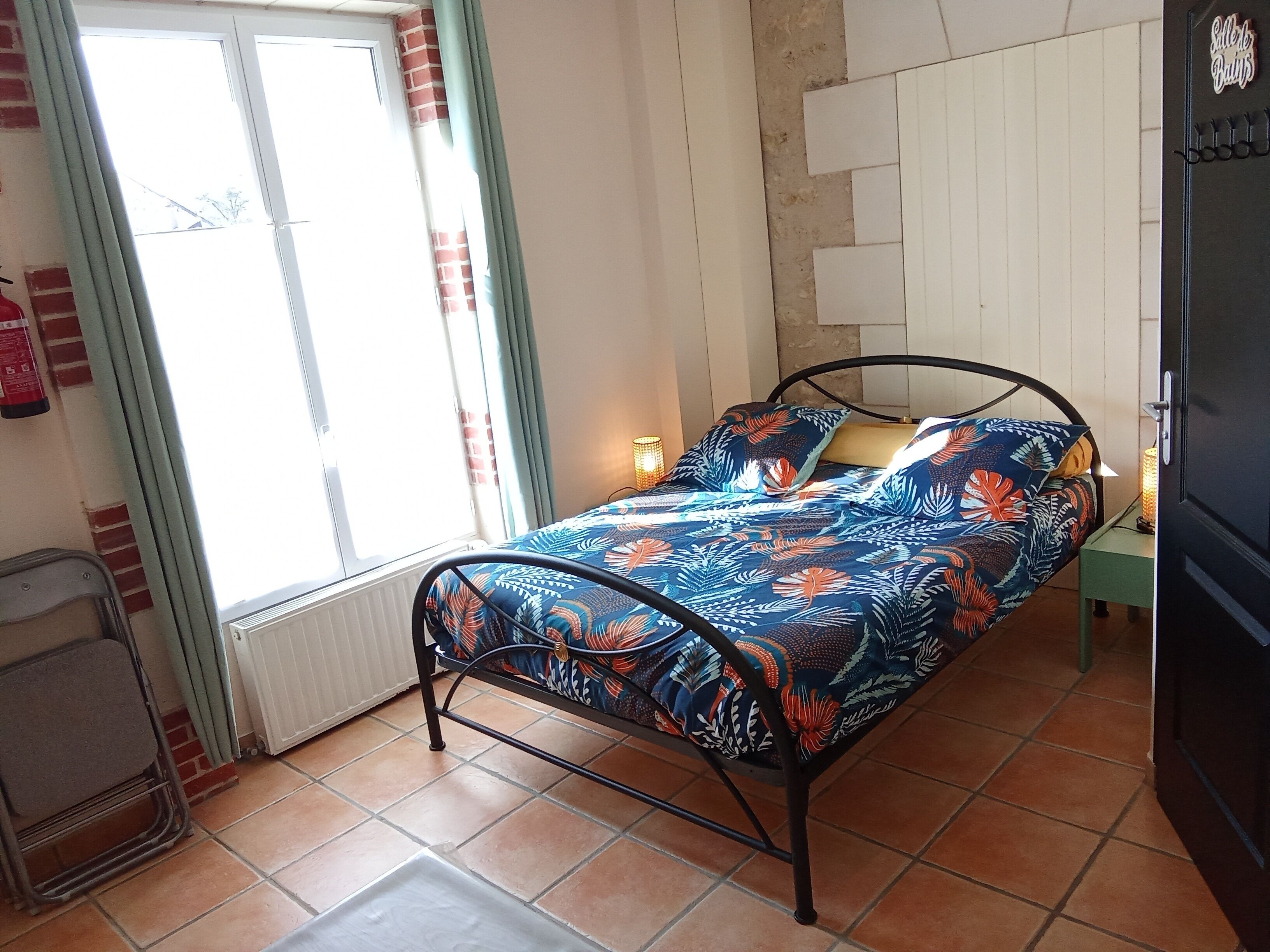 Chambre double | Espace de travail pour ordinateurs portables, système d’insonorisation