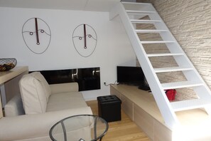 Living area - Unique Modern Loft home in Central Lisbon a block from 5 star Four Seasons Hotel (Lisboa)