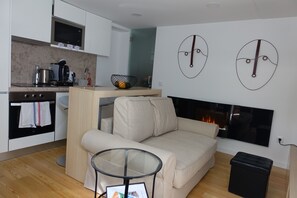 Living area - Unique Modern Loft home in Central Lisbon a block from 5 star Four Seasons Hotel (Lisboa)