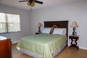 1 bedroom, in-room safe, iron/ironing board, free WiFi - Near Beaches & Outdoor Activites! Relaxation and Fun! 2 BR/BA/LR & KITCHEN (Bradenton)