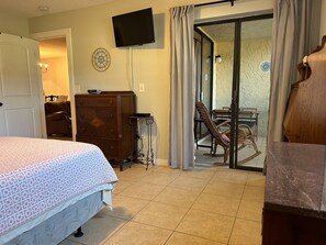 1 bedroom, in-room safe, iron/ironing board, free WiFi - Near Beaches & Outdoor Activites! Relaxation and Fun! 2 BR/BA/LR & KITCHEN (Bradenton)