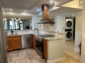 Fridge, microwave, oven, stovetop - Near Beaches & Outdoor Activites! Relaxation and Fun! 2 BR/BA/LR & KITCHEN (Bradenton)