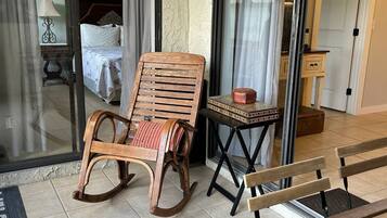 1 bedroom, in-room safe, iron/ironing board, free WiFi