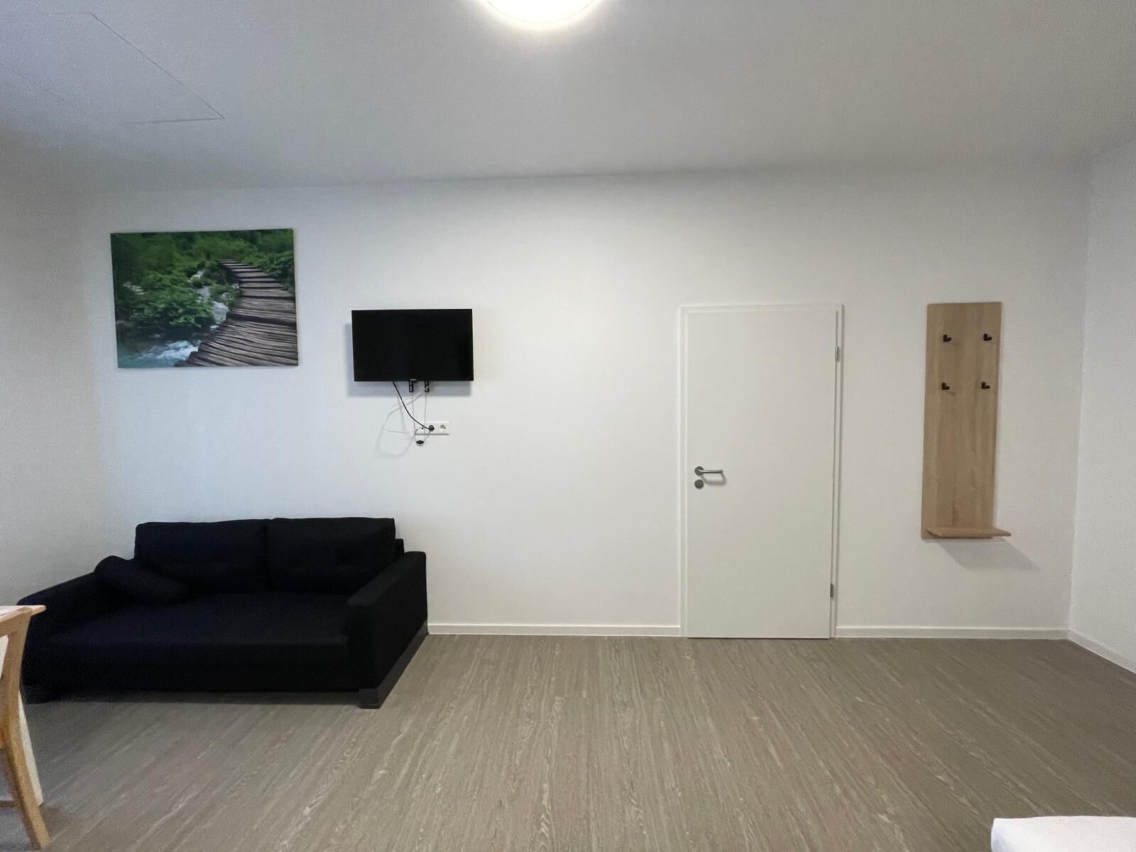 Premium-Apartment, barrierefrei, eigenes Bad | Individuell dekoriert, individuell eingerichtet, Schreibtisch