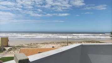 Na praia, espreguiçadeiras