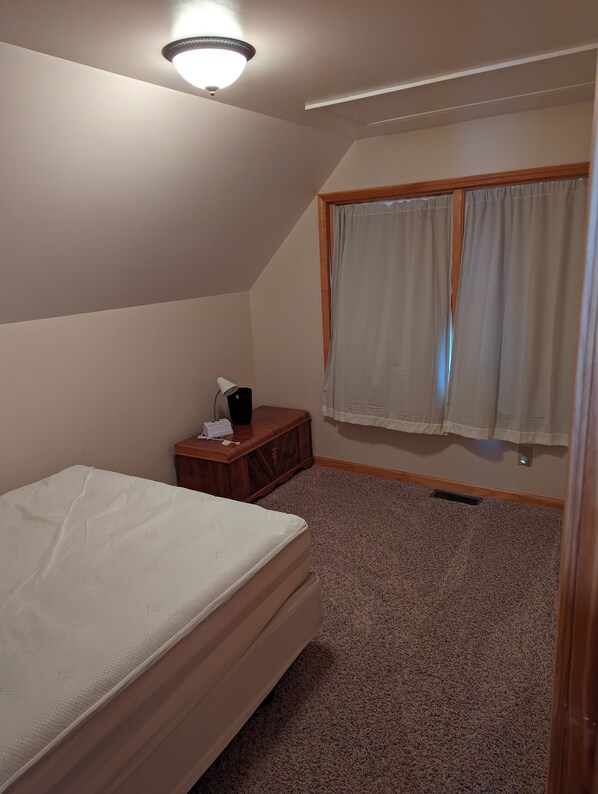 4 bedrooms, WiFi, bed sheets