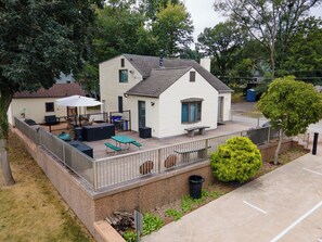 屋外ダイニングエリア