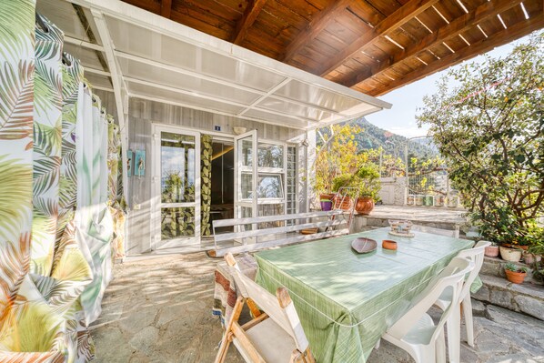 Studio | Outdoor dining