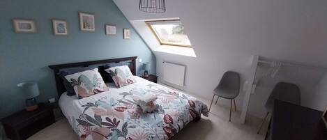 4 habitaciones, tabla de planchar con plancha y wifi