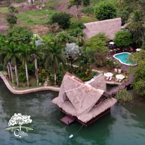 6-bedroom chalet in welcoming Izabal Department with AC, WiFi