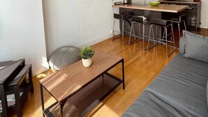 A modern apartment with a living area, a dining space, and a kitchen. - Lovely bright cocoon - Hyper center de Lyon (Lyon)