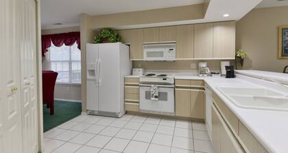 WONDERFUL CONDO-NO-STEPS- GORGEOUS VIEWS -HEART OF BRANSON -AFFORDABLE- SPACIOUS