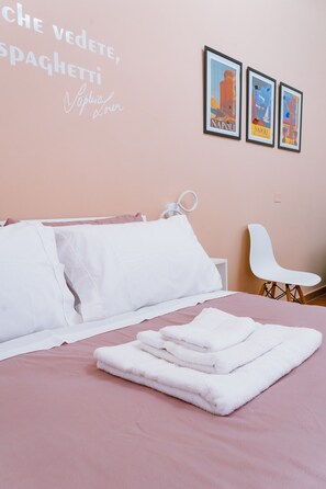 Luxury-Zimmer, eigenes Bad, Stadtblick | 1 Schlafzimmer, hochwertige Bettwaren, individuell dekoriert