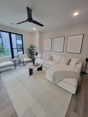 スマートテレビ、ステレオ