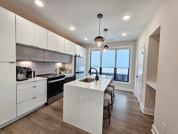 電子レンジ、オーブン、コンロ、食器洗い機