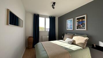 3 bedrooms, desk, iron/ironing board, free WiFi