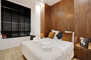 3 bedrooms, iron/ironing board, WiFi, bed sheets - An Amazing 3BR/3BA in Montmartre / Sacré Coeur (Paris)
