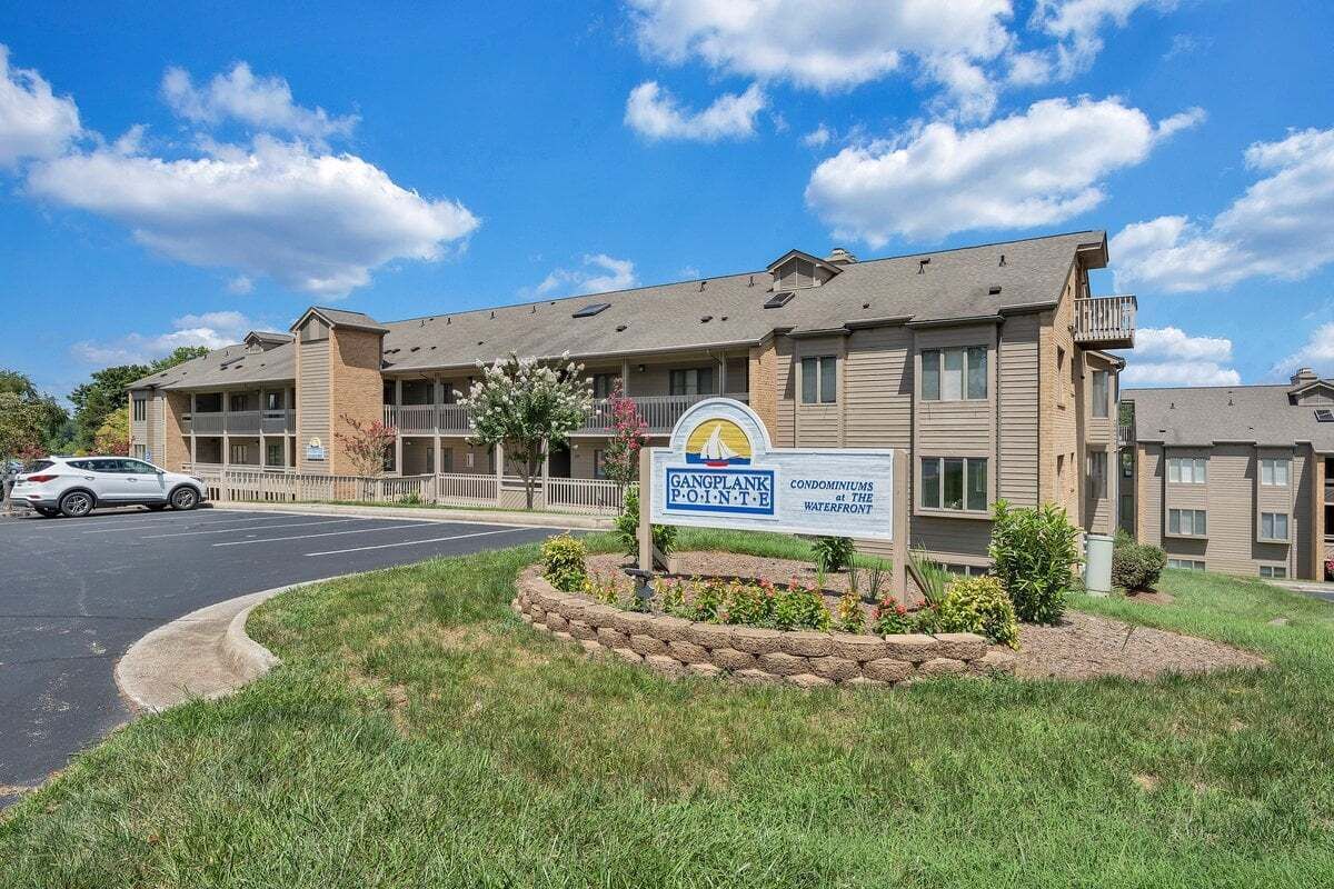 LAKE Zen: Lakefront Condo - Community Dock