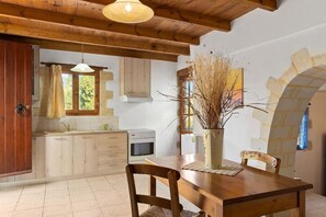 Dining - Handsome stone Cretan Villa just 3KM from the beaches of Kalives and Almirida (Tsivaras)