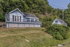 Exterior - 3-bedroom vacation home just 10 minutes from Adirondack Park (Ticonderoga)