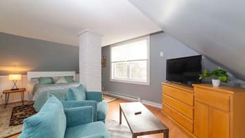 4 bedrooms, desk, iron/ironing board, WiFi