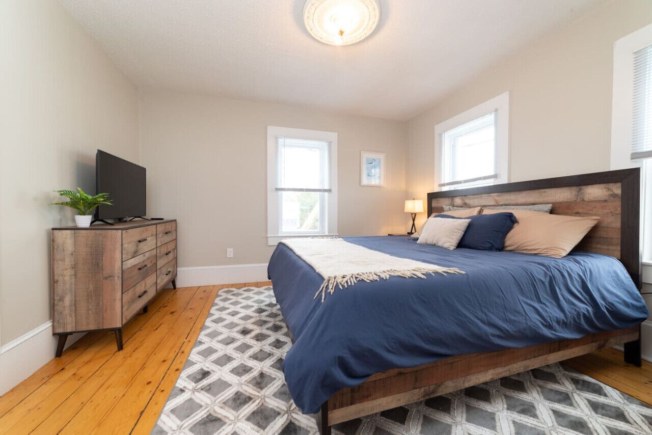 4 bedrooms, desk, iron/ironing board, WiFi