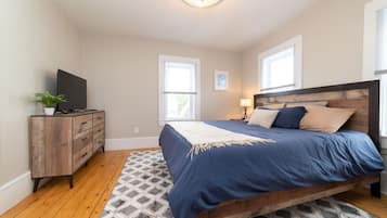 4 bedrooms, desk, iron/ironing board, WiFi