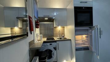 Apartment | Private kitchen | Fridge, microwave, oven, stovetop