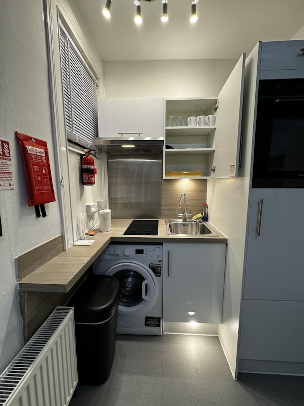 Appartement | Cuisine privée | Réfrigérateur, micro-ondes, four, plaque de cuisson