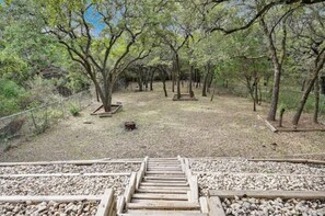 Property grounds - Y'all Stay Here Inn (Austin)